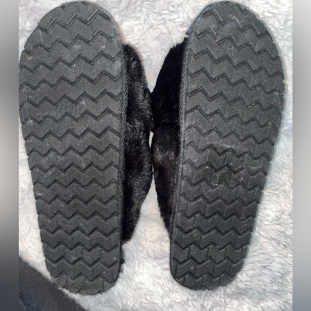 Women’s Qupid Black Faux Fur Slippers/ Sandals - Size - 7 *ONLY WORN ONCE* - Picture 4 of 7